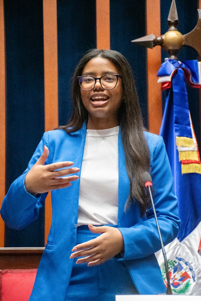 El Senado de la República recibió a una delegación de 18 jóvenes pertenecientes al Comité Estudiantil de Derecho (GRED), de UNIBE, quienes tuvieron la oportunidad de conocer de cerca el funcionamiento de este importante órgano legislativo, en calidad invitados @senadorzorrilla. 