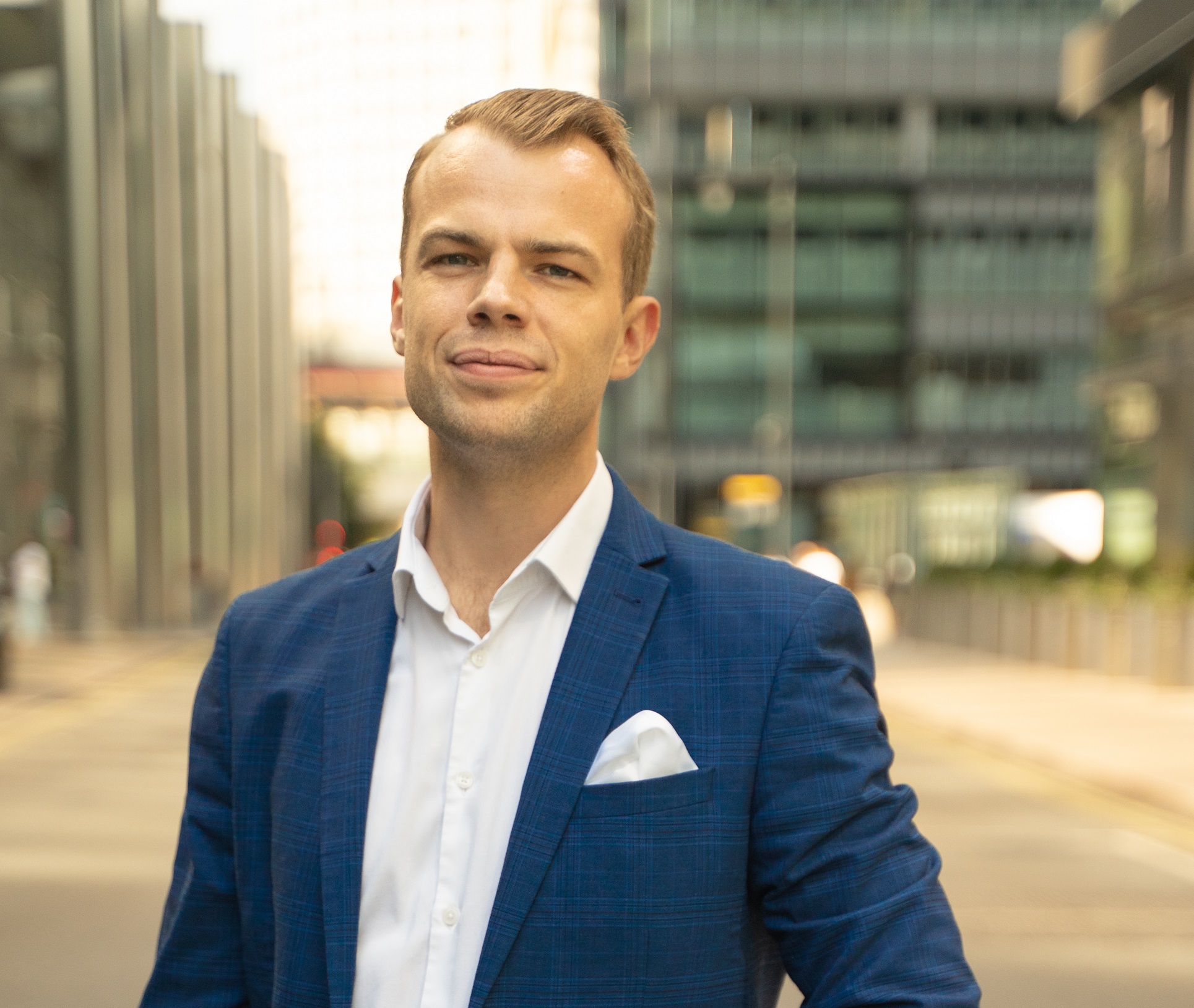 From Corporate Comfort to Entrepreneurial Freedom: Tom Cooke’s Roadmap to Leaving 9–5